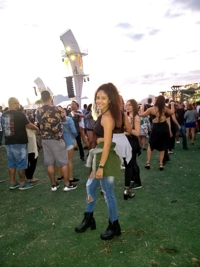 TissiV's tweet photo. Hoje eu estou tipo tolerância zeroo🙊🎶💃🏻
#Safadao #SeteDaManha #EitaAtrasDeEitaaa 😄 https://t.co/pl6WLK4iJ4