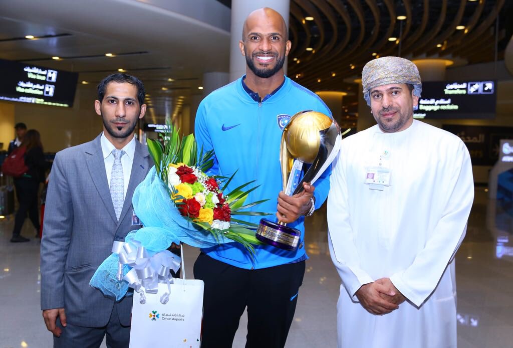 OmanAirports's tweet photo. ترحيب خاص من #مطارات_عمان بـ فخر #عُمان الأمين حارس الهلال السعودي علي الحبسي
فور وصوله #مطار_مسقط_الدولي
بعد تألقه في مباراة كأس السوبر  السعودي 
2018

@AliAlhabsi
@Alhilal_FC https://t.co/AjVCbq082i