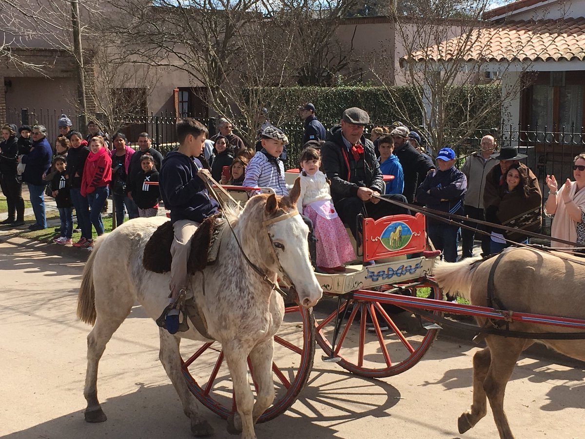 Fiestas Patronales en Gral Rivas Desfile Criollo. #Tradicion <a href="/TurismoPBA/">Buenos Aires Turismo</a>