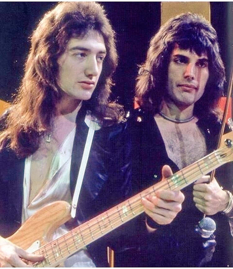 Happy Birthday John Deacon,  Miembro Fundador y Bajista de Queen  !   