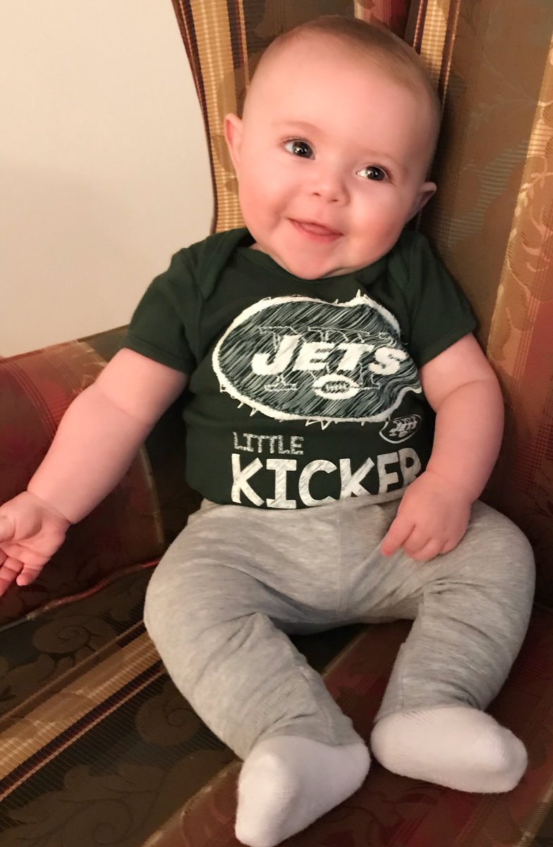 JeLLiBeAnZz's tweet photo. Sunday Super Fan @nyjets @NY1 @NFL @ESPNNFL #GangGreenFam #StartEmYoung #BleedGreen #JETS #LiLKicker #NYLove #KickOffReady #MyBubbie #Blondie #WeMadeThat @AntCampy 🏈💚👪💚🏈 https://t.co/Btvx0u0Cvp