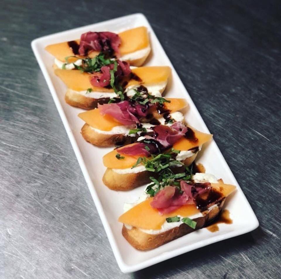 ChefsofCarolina's tweet photo. Honey Mascapone, Shaved Canteloupe, Prosciutto, Basil and Fig Vincotto on Toasted Italian Bread at @mondosdelite on James Island. 
#carolinachefs #chseats #jamesislandsc #carolinacuisine https://t.co/MP5RsRzRct