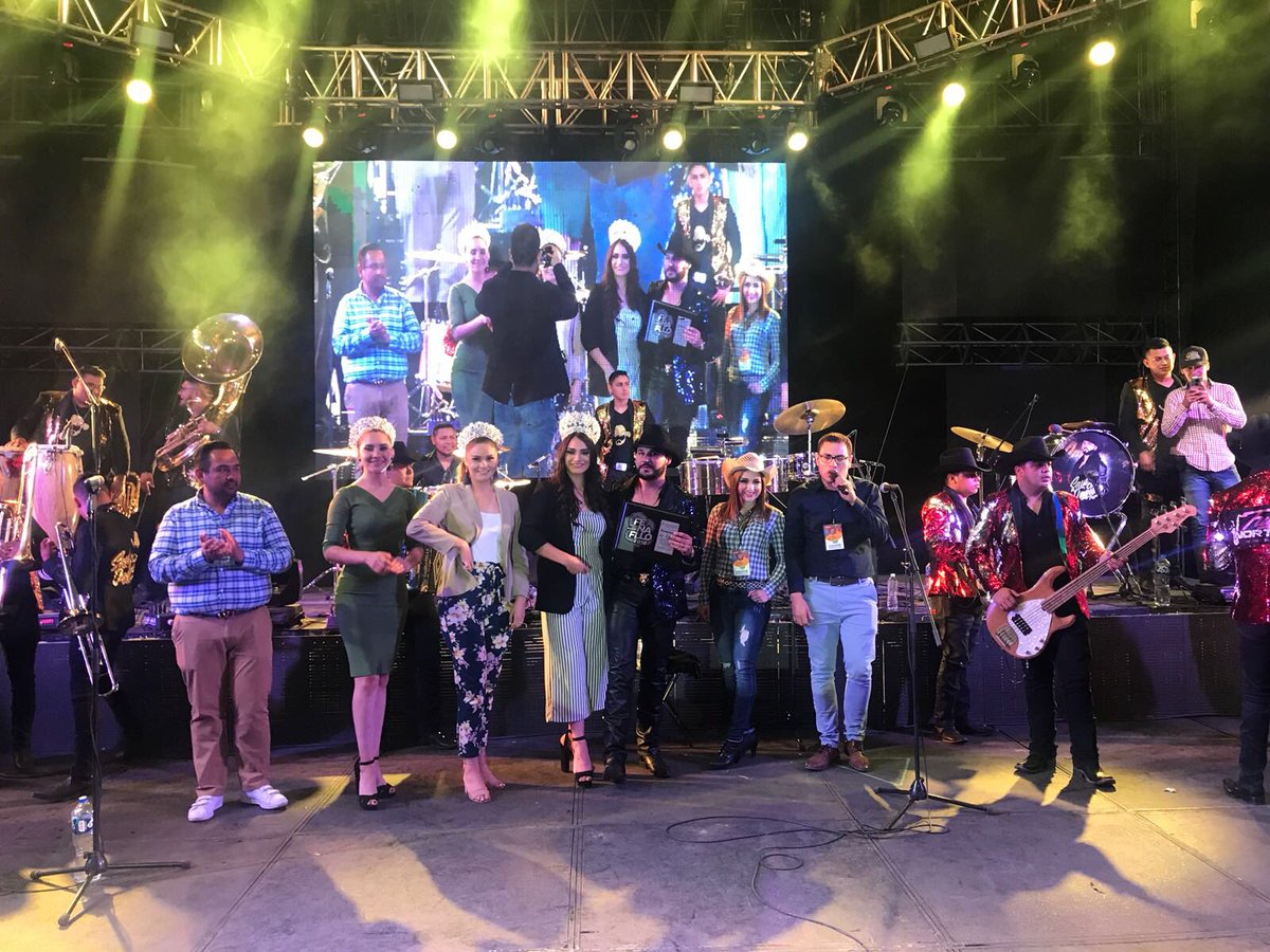 Remex_Music's tweet photo. 💥 Brillante noche de el día de ayer vivió @sauleljaguar con toda la bonita gente de Fresnillo, Zacatecas 🎶 #PuroRemex #Fugaa https://t.co/erb51jBqBH