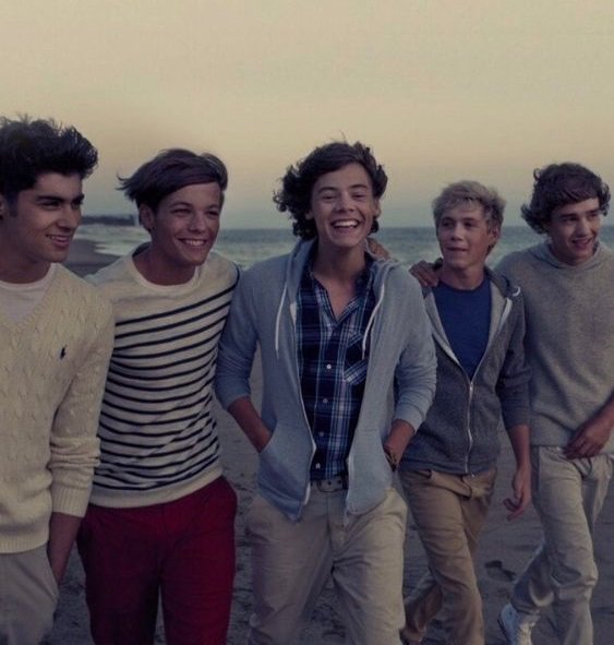 nhzllxtheshow's tweet image. 7 AÑOS DE ESTA GRAN CANCIÓN 
7 AÑOS DE ESTE MARAVILLODO VIDEO
7 AÑOS DEL PRIMER VIDEO DE LOS CHICOS
7 AÑOS Y AÚN NO LLEGA AL BILLÓN 
7 AÑOS DE ELLOS COMO PEQUEÑO 

ME VOY A LLORAR

#7YearsOfWMYB