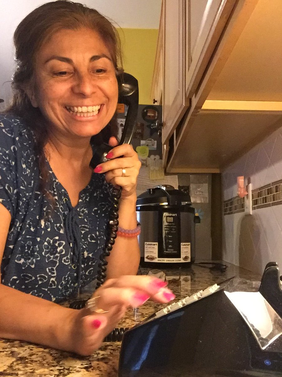 vquin96427's tweet image. going #retro with old #pushbuttonphone still working