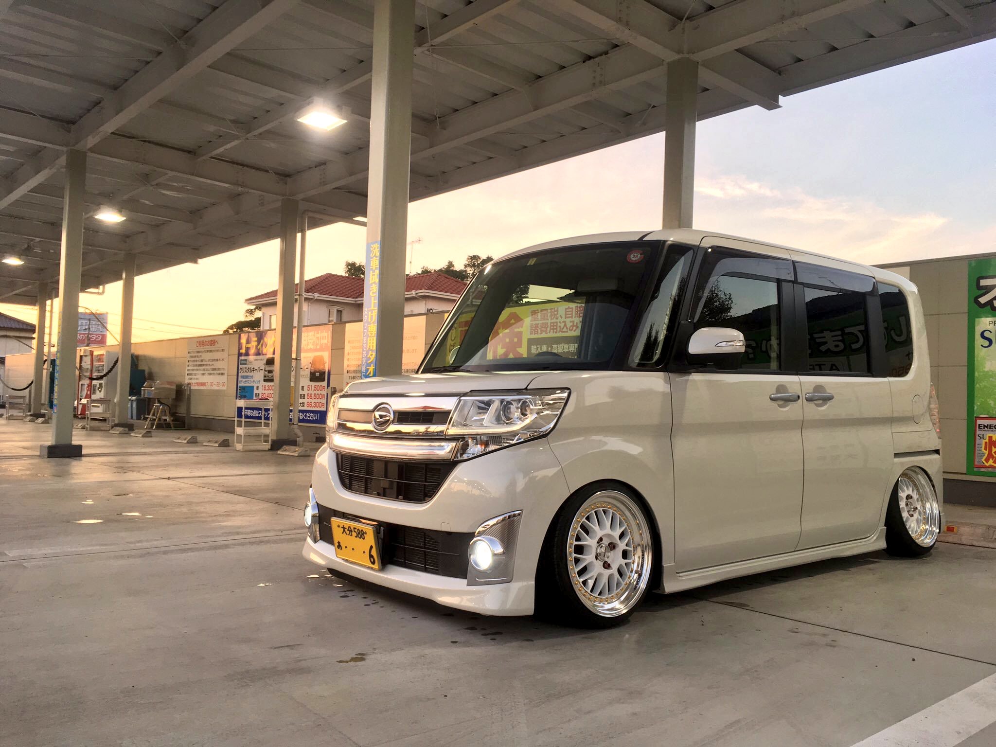 Ryota Clean Culture C 最近タント多いなぁ 白ボディのホイールディスク白のゴールドピアスは神ってた T Co Dlwnjvdfhq Twitter