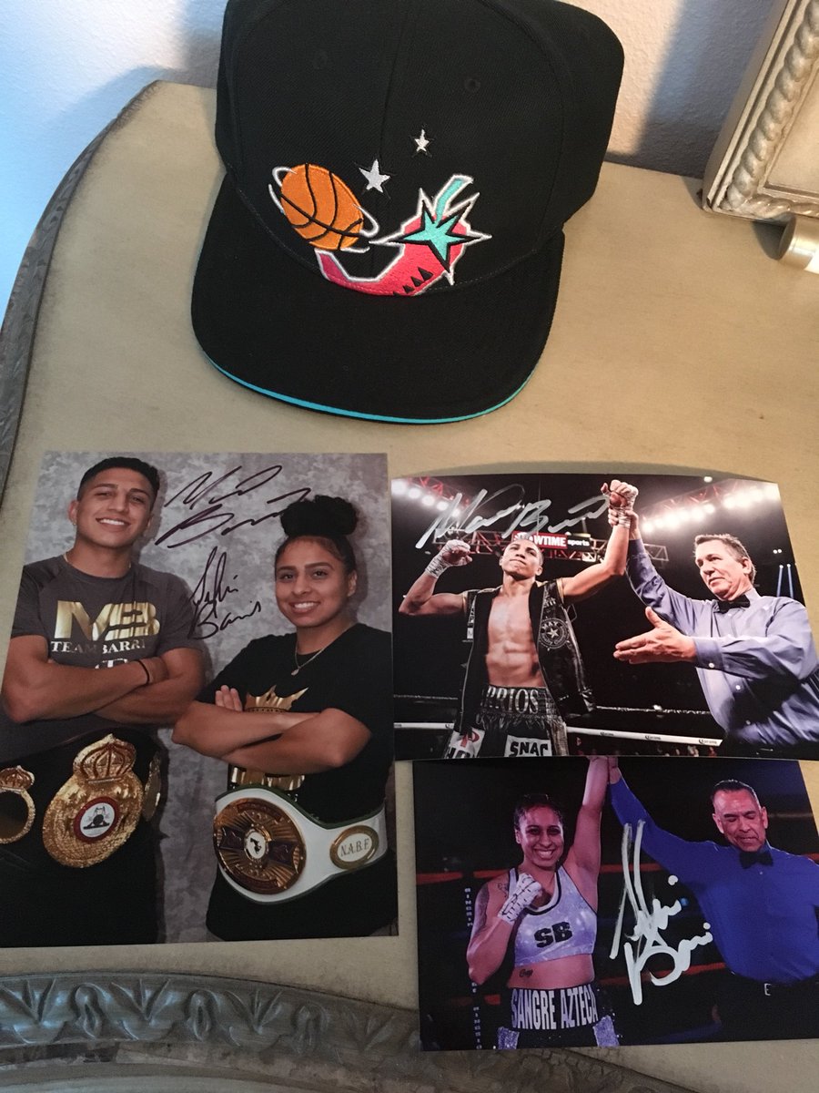 JQuez12's tweet photo. Thanks again @Boxer_Barrios  and #selinabarrios for the autographs! Can’t wait to see u guys in your next fights.
👊🏼👊🏼👊🏼👌🏼#KeepGrinding
#KeepRepping https://t.co/b41c1kq5zN