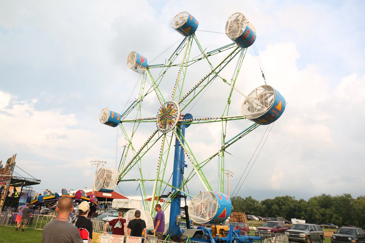 LancasterOnline's tweet photo. It's time for Fried Oreos, Ferris wheels and petting zoos.  Lancaster County’s fair season kicks off with the Elizabethtown Fair Monday.
Subscribe to our fair newsletters for schedules, events and more: https://t.co/XvWeT3MtqT https://t.co/6LJeElsftk