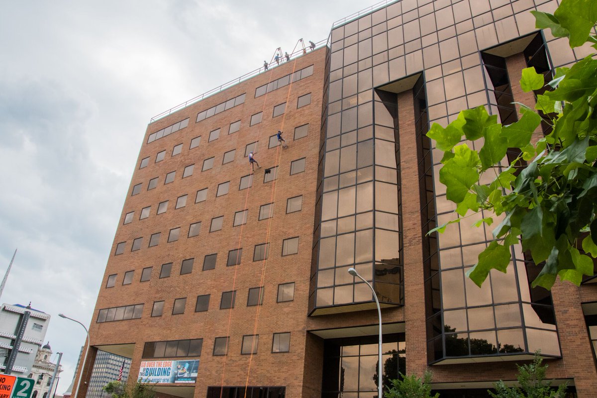 CenterStateCEO's tweet photo. Our CEO, Rob Simpson, rappelled down the side of One Park Place in support of @mcmahonryancac's fundraising event Over the Edge! He was joined by @Syracuse1848 Mayor Ben Walsh. https://t.co/fNaBiPHetH