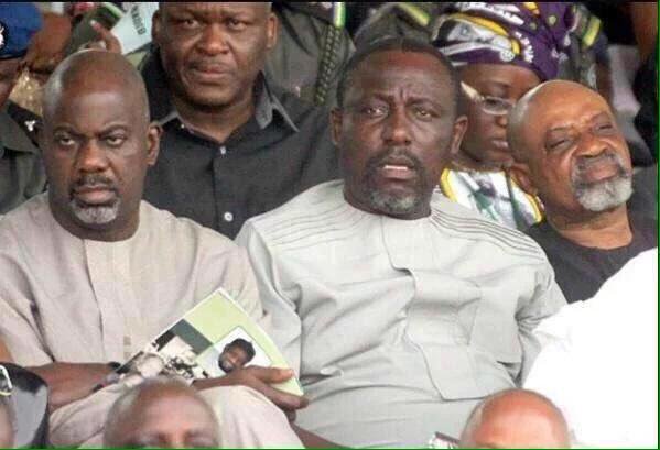 Sunflower_Seedx's tweet photo. When pastor says "those  who want their businesses to grow should come up front"
Then the owner of a local mortuary stands up

Whole church: https://t.co/9zTeRwXmVh