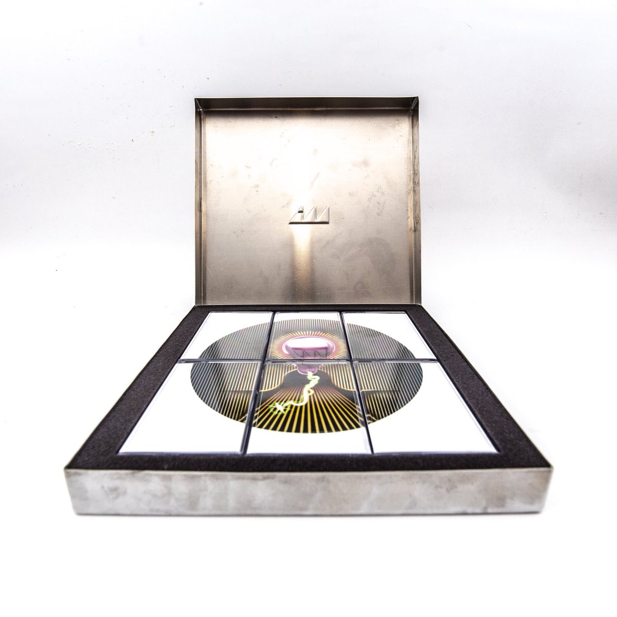 NNATapes's tweet image. OUT NOW: 
Various Artists ‘Centennial’ 6-Cassette Box Set [NNA100]. Limited edition of 125 copies. 60 NNA artists, 66 tracks, and nearly 6 hours of music spread across 6 tapes. 

Ordering, sounds, and more info:
NNA - bit.ly/2JrWQzO
Bandcamp - bit.ly/2mjnAt5