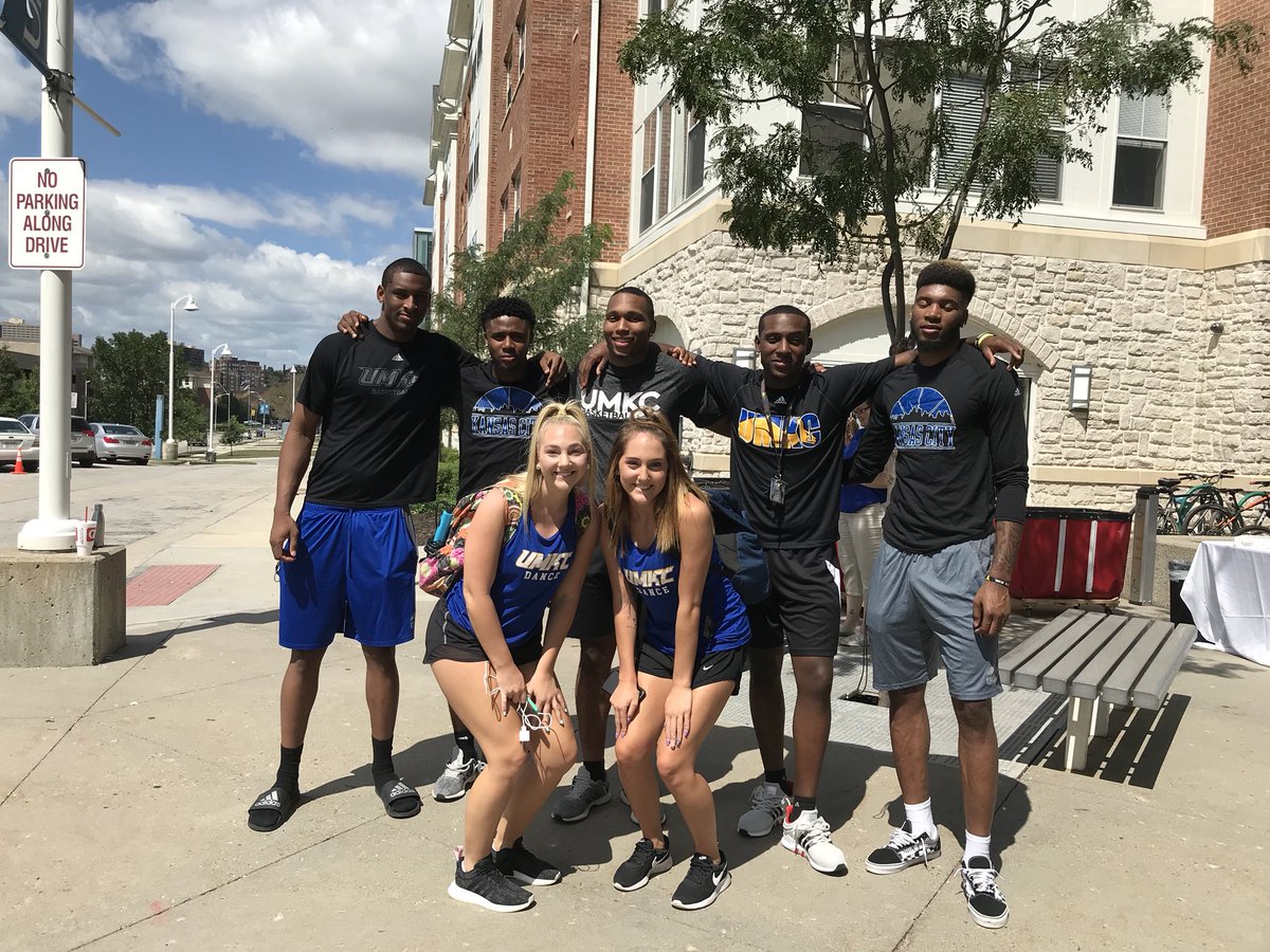 UMKC's tweet photo. Picking up the last shift of the day is @UMKCmbb! ๐ #UMKCMoveIn https://t.co/tN1Zqsbo88