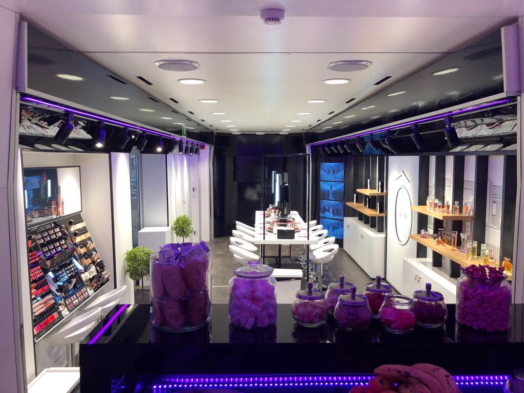 Van standaard inrichting naar wens van de klant!
#mobieleproduktpromotie #creativiteit <a href="/4db_Roadshows/">4db Roadshows</a>
