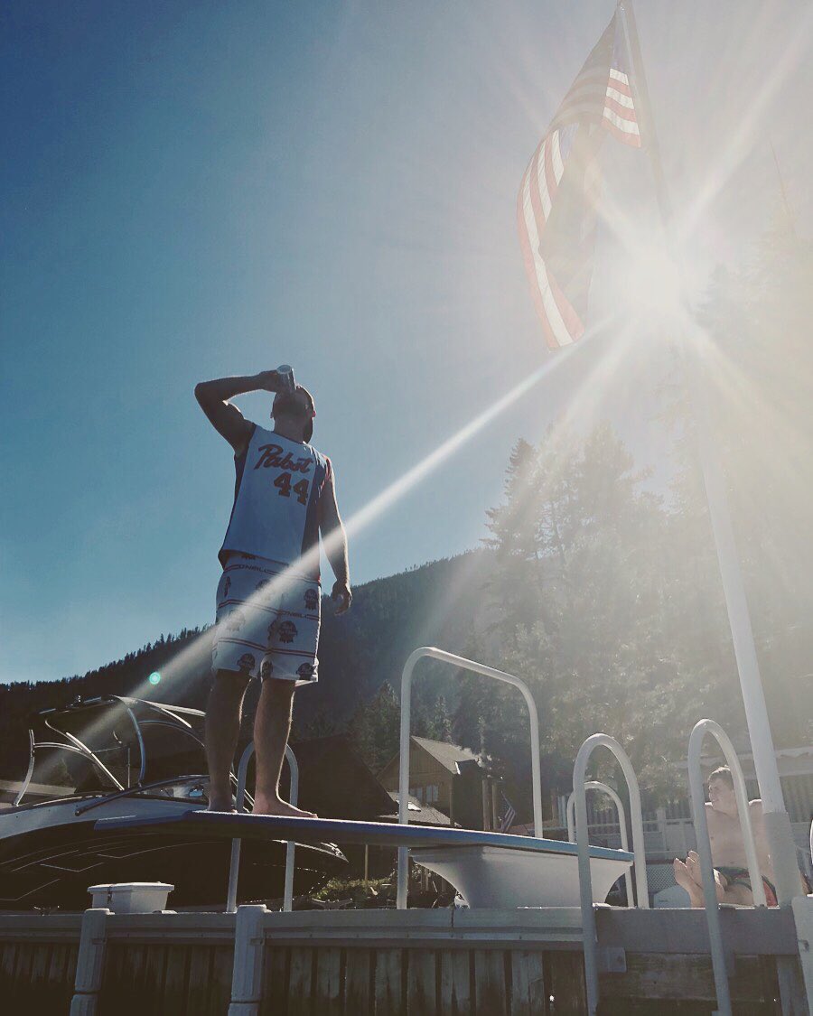 Tayfish7's tweet photo. Vacation Mode @PabstBlueRibbon https://t.co/haeX64tzoP