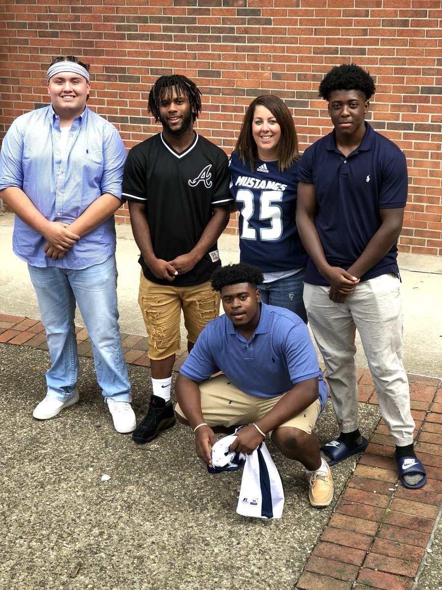 @MTSFootball thanks you for voting me #TeacherOfTheWeek. It’s an honor to work with such amazing young men and athletes. @29larryjohnson @msoto1210 #KNOWmoore