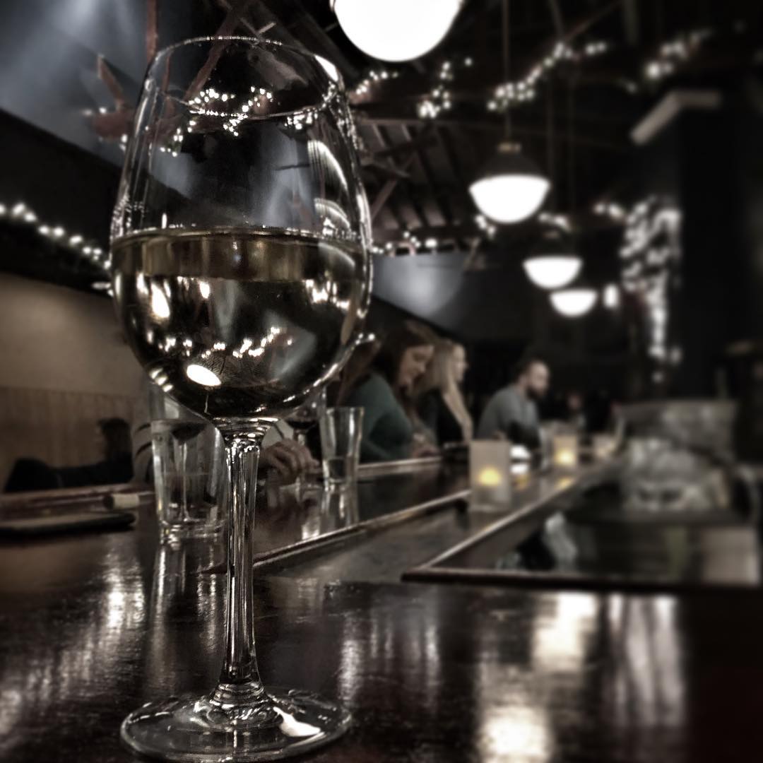 DOCwinebarCHI's tweet photo. Cheers to a weekend filled with wine! https://t.co/Qh40sefppJ