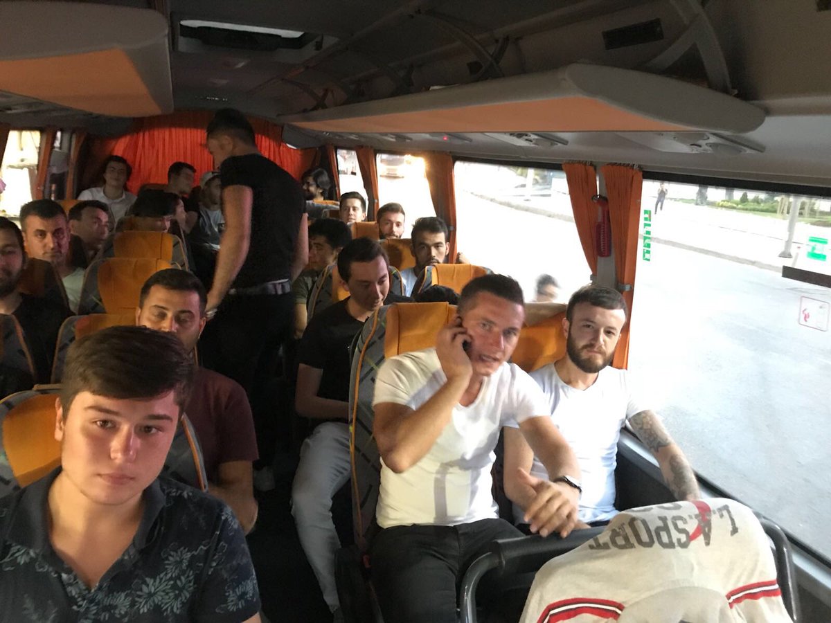selamidelibalta's tweet photo. AK Parti 6. Olağan Büyük Kongresi 18 Ağustos’ta saat 11.00’de Ankara Spor Salonu’nda gerçekleşecek. Ak Sevdamız İçin Ak Parti Zeytinburnu Teşkilatı olarak yollardayız. #AkSevdaİçinYollardayız #10BinAKİstanbulluKongreYolunda https://t.co/ZXGgD353f2