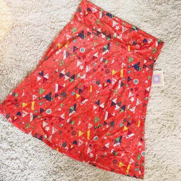 mookc414's tweet photo. So good I had to share! Check out all the items I'm loving on @Poshmarkapp #poshmark #fashion #style #shopmycloset #cutloose #lularoe #nicolemiller: https://t.co/TJ1ELgQmWR https://t.co/3BywupH3we