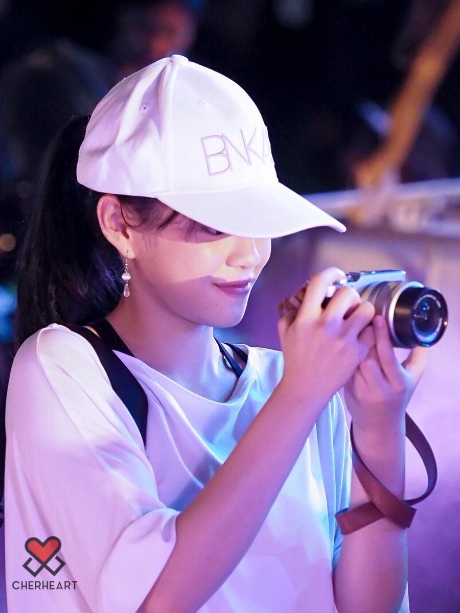 gcheray's tweet photo. ถ้าคุณเฌอเป็นคนเย็นชาก็คงจะเป็นคนเย็นชาที่อบอุ่น.. #CherprangBNK48 https://t.co/bLHSGxhD8t