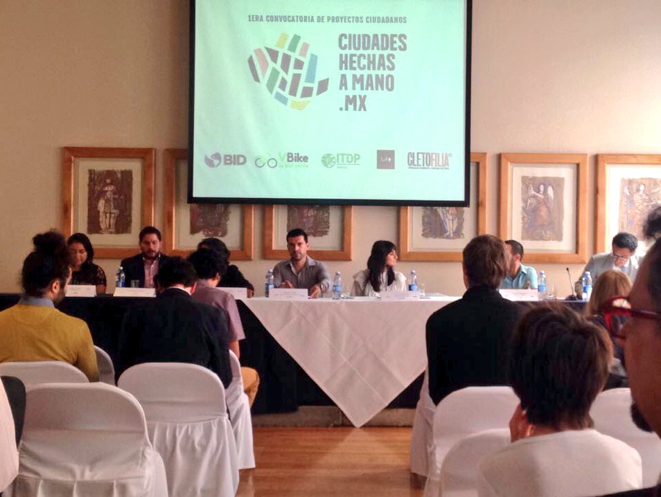 conceptociudad's tweet photo. A punto de empezar la premiación del concurso @Cham_Mx #FMB6 Ganadores irán a Quito al @WorldBikeForum #FMB8 , ¡felicidades a los 3 proyectos que usaron la bici como transformador social! https://t.co/mAsWVdl7xc