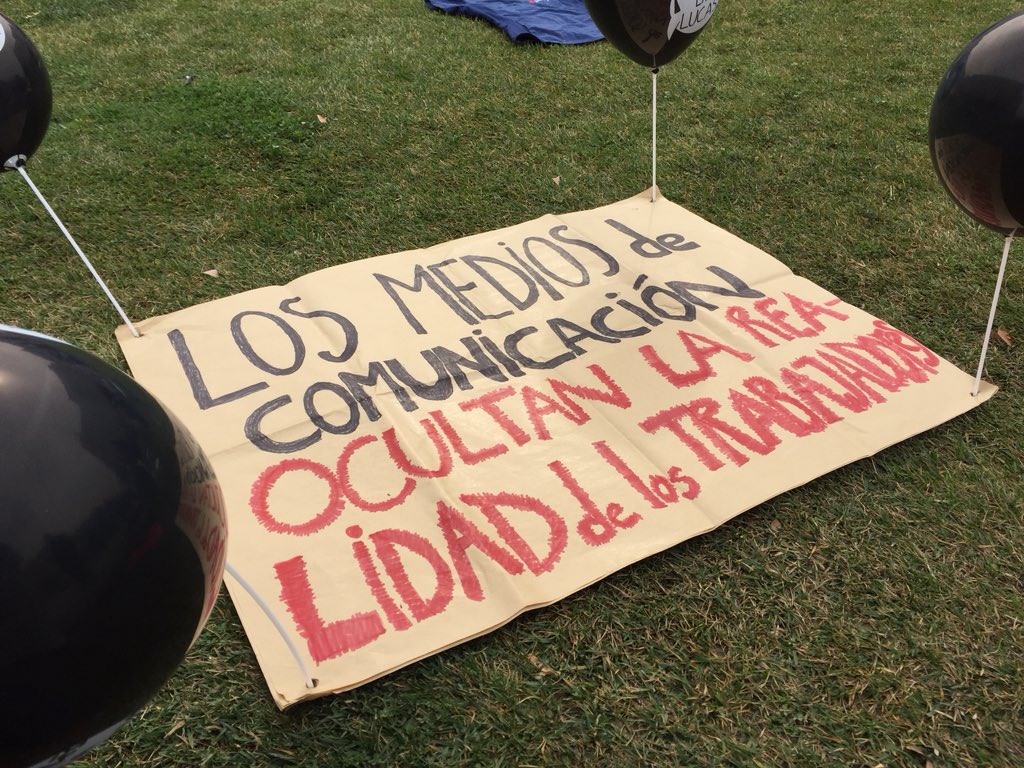 ange_seg's tweet photo. 38dias en #HuelgaDavila Seguimos por un reajuste digno.  Sin nuevas propuestas por parte de la empresa @ministeriosalud #clinicadavila #lamoneda #17DeAgosto @Cooperativa @biobio @sindicatos_prof @KarolCariola @thecliniccl @eltractorCL https://t.co/OTkXwZdehi
