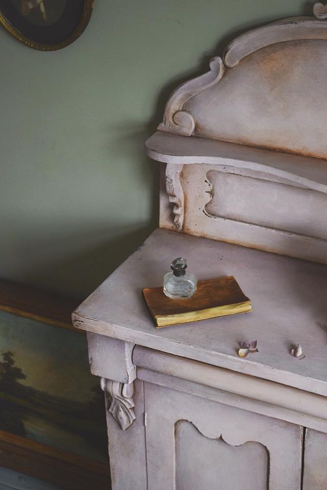 AnnieSloanHome's tweet photo. Would you believe this faded grandeur has been created with Antoinette, a little Coco, Emile and coloured Waxes? This dark yet pastel chiffonier is courtesy of my friend, previous Painter in Residence, and Chalk Paint® wizard Jonathon Marc Mendes. #ChalkPaint #AnnieSloan https://t.co/i5cTojp9vw
