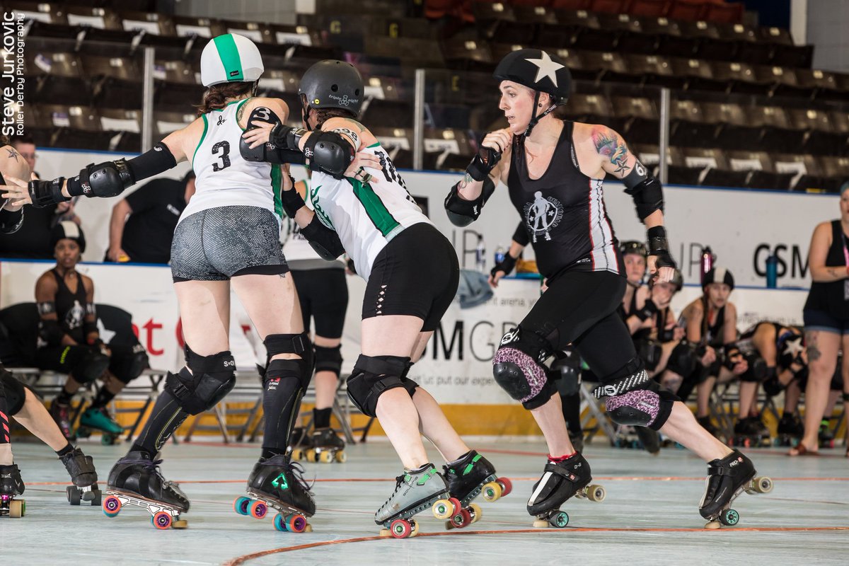 SteveJurkovic's tweet photo. Columbia vs Ohio @QuadSquad @ohiorollerderby https://t.co/pPtBWhnwg5