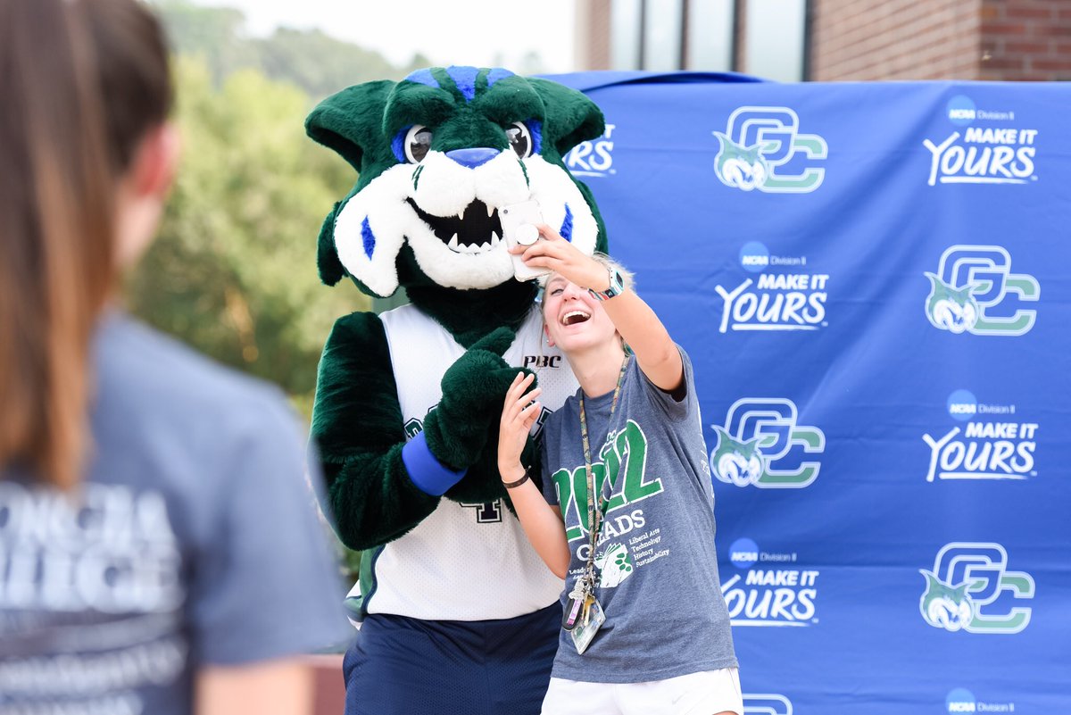 GeorgiaCollege's tweet photo. Week of Welcome is off to an exciting start with the Rally last night and Convocation this morning. #georgiacollege #weekofwelcome #gcsu22 https://t.co/bOpCmCpSsd
