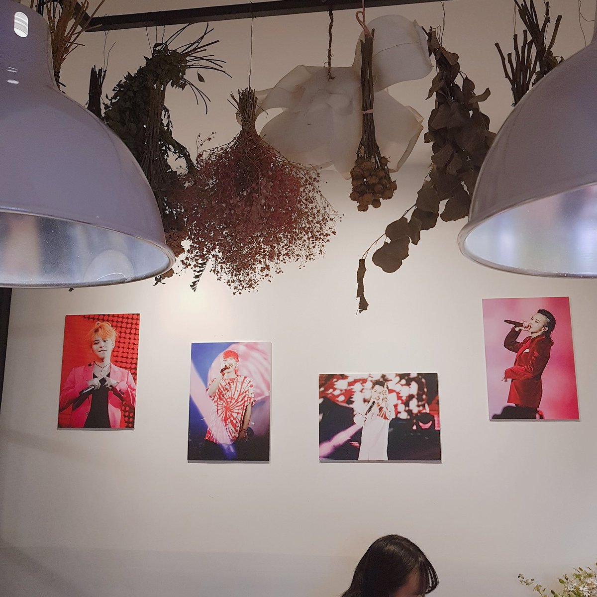 B_mimming's tweet photo. 카페에 있는동안 행복했어요
감사합니다

#HAPPY31GDAY 
#보고싶은_지용아_생일축하해
#Likeyouevent https://t.co/sru9arhuQz https://t.co/n4hVkNaq06