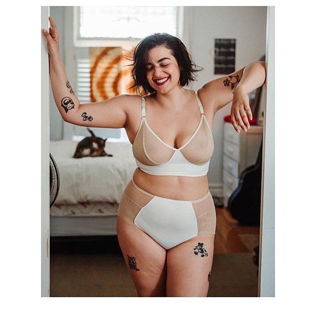 What a beautiful #repost... @fortnightlabel’s Luna set in the beige and white😍👌
.
.
.
.
#fridag #fortnightlabel #fortnightlingerie #lingerielife #matchingset #canadianmade #torontodesigner #shoplocal #longlinebra #beauty #femme #colourblock #curvy #lingeriemodel #bodylove #b…