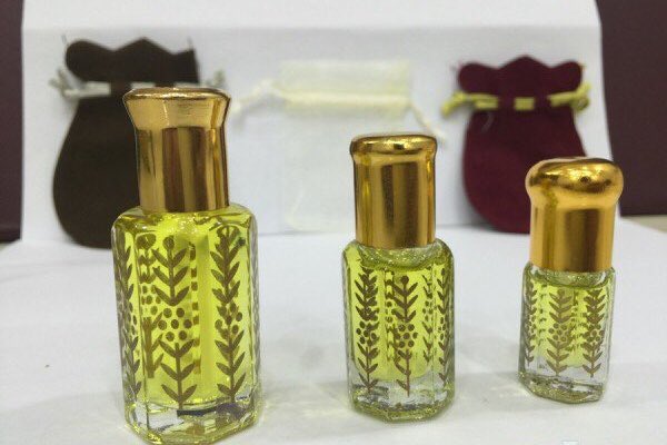 دهن الورد الطائفي ليس فيه درجات، أو قطفة أولى أو ثانية كما يشاع بين الناس فقط "هناك فقط نوع جيد، وآخر رديء" .
#بيت_الورد_الطايفي