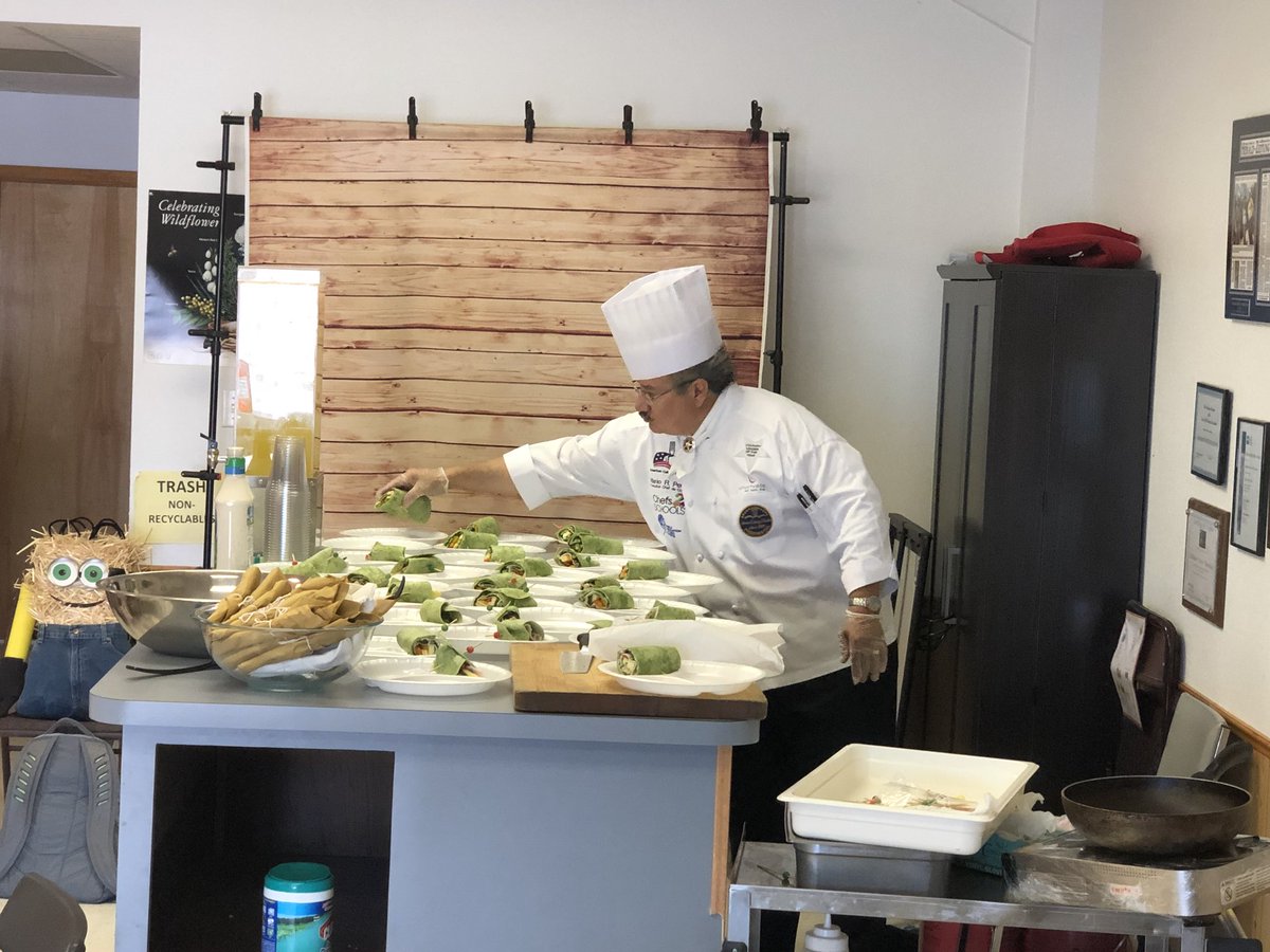 ComalFIT's tweet photo. #ComalSowHealthy teachers collaborating, exploring the vision of the program, and learning master gardener tips and tools and our 2018 team workshop! @ComalScience @ComalISDCN #WholeChild #ComalMasterGardeners #propagation #ChefMario https://t.co/9lbGDl3yZj