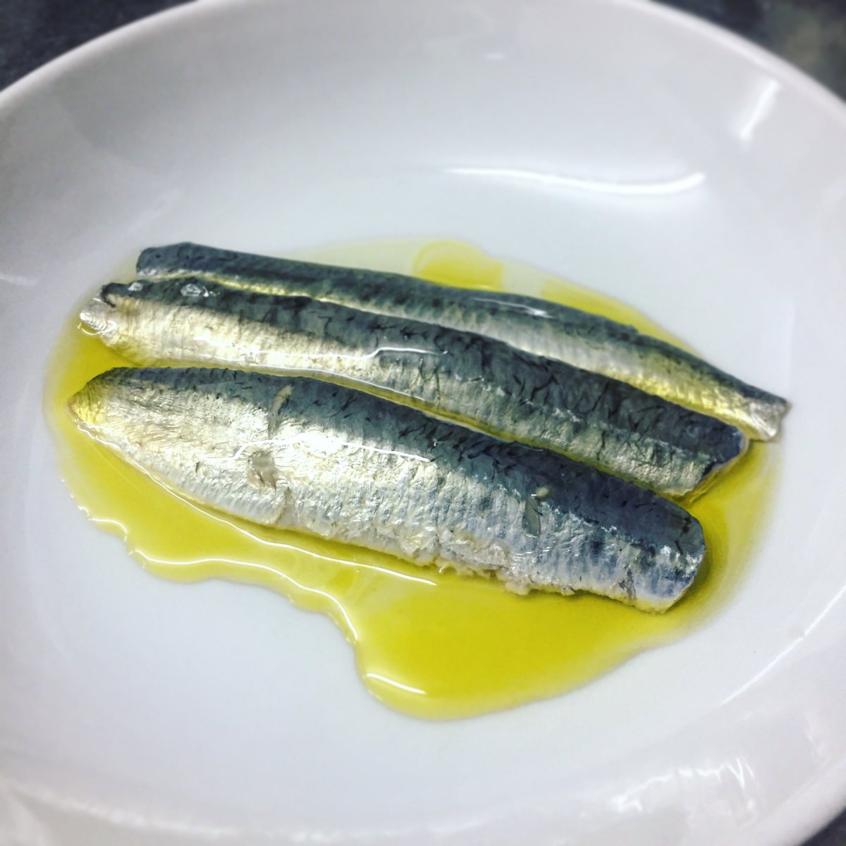 •Sardinas en vinagre with Rioja Arbequina olive oil • #happyfriday #trangallán #tapas #sardines #newingtongreen #n16 #londonfood #arbequinaoliveoil #seasonalfood
