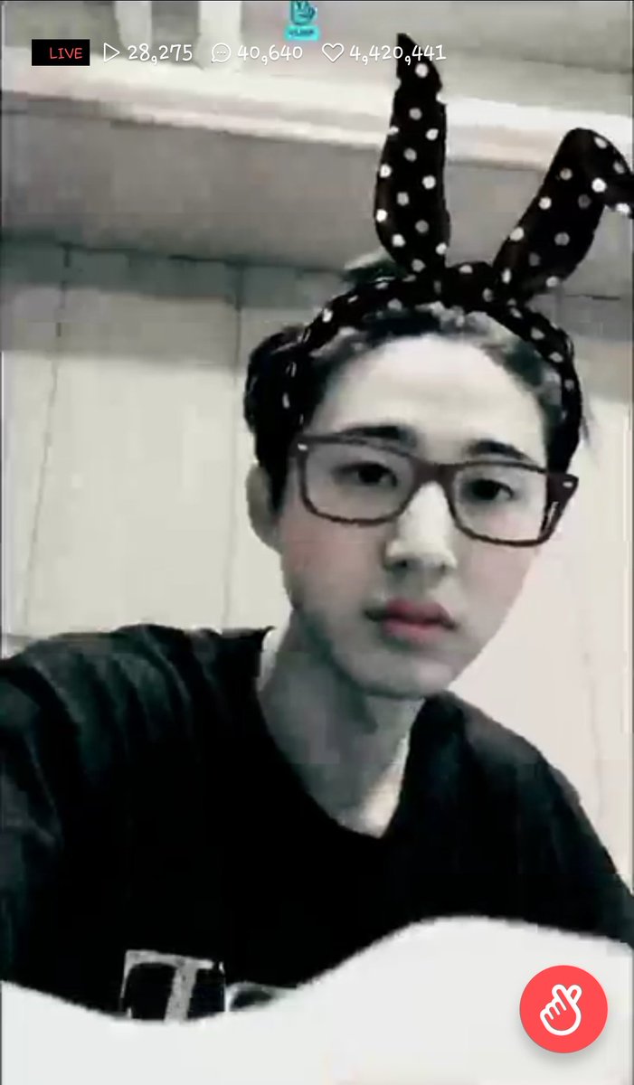 New45586420's tweet photo. เมิงคือบับฮื่ออออไลฟ์แรกที่ชุ้นทันฮันบินย๊าาาซารางเฮภูมิใจ รูปสองเราเป็นไก่555หุหุ #areeyayaya https://t.co/FR5EtXacah