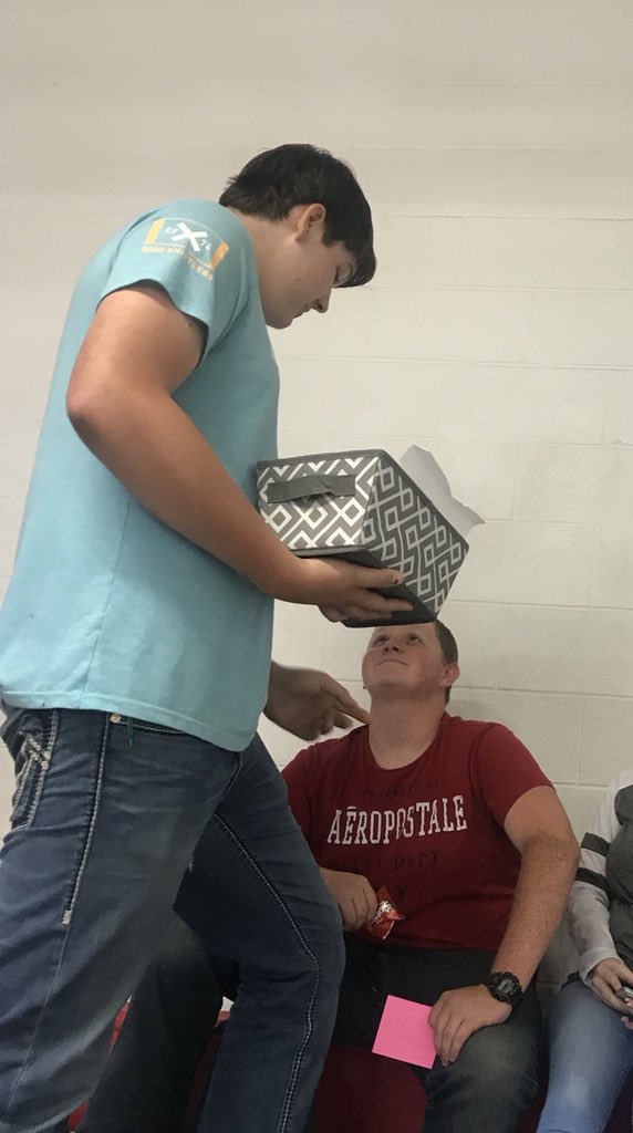 Tyoungachs's tweet photo. Day #2 of the ACHS Power Hour Showcase. @GoodVibeTribeAC spreading messages of #helphopestrength @sourcesstrength #positivefriends #mentalhealthmatters #randomactsofkindness https://t.co/kFTUAU8HU2