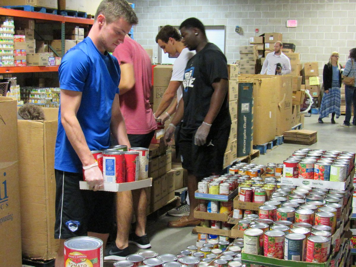uwdecatur's tweet image. 524 volunteers, including students from @MillikinU and @CaterpillarInc employees, are assisting with community projects today as part of United Way of Decatur &amp;amp; Mid-Illinois' Day of Action. Thanks for supporting your community! #DayofAction2018