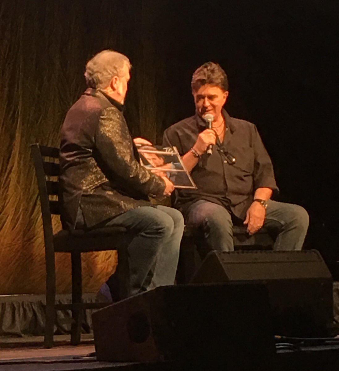 DeenasDays's tweet photo. Conversations on Elvis: Elvis Connections with TG Sheppard
#ElvisWeek2018 #Memphis #Elvis #Graceland #TCB⚡️ #ElvisWeek18 https://t.co/5nwfba263o