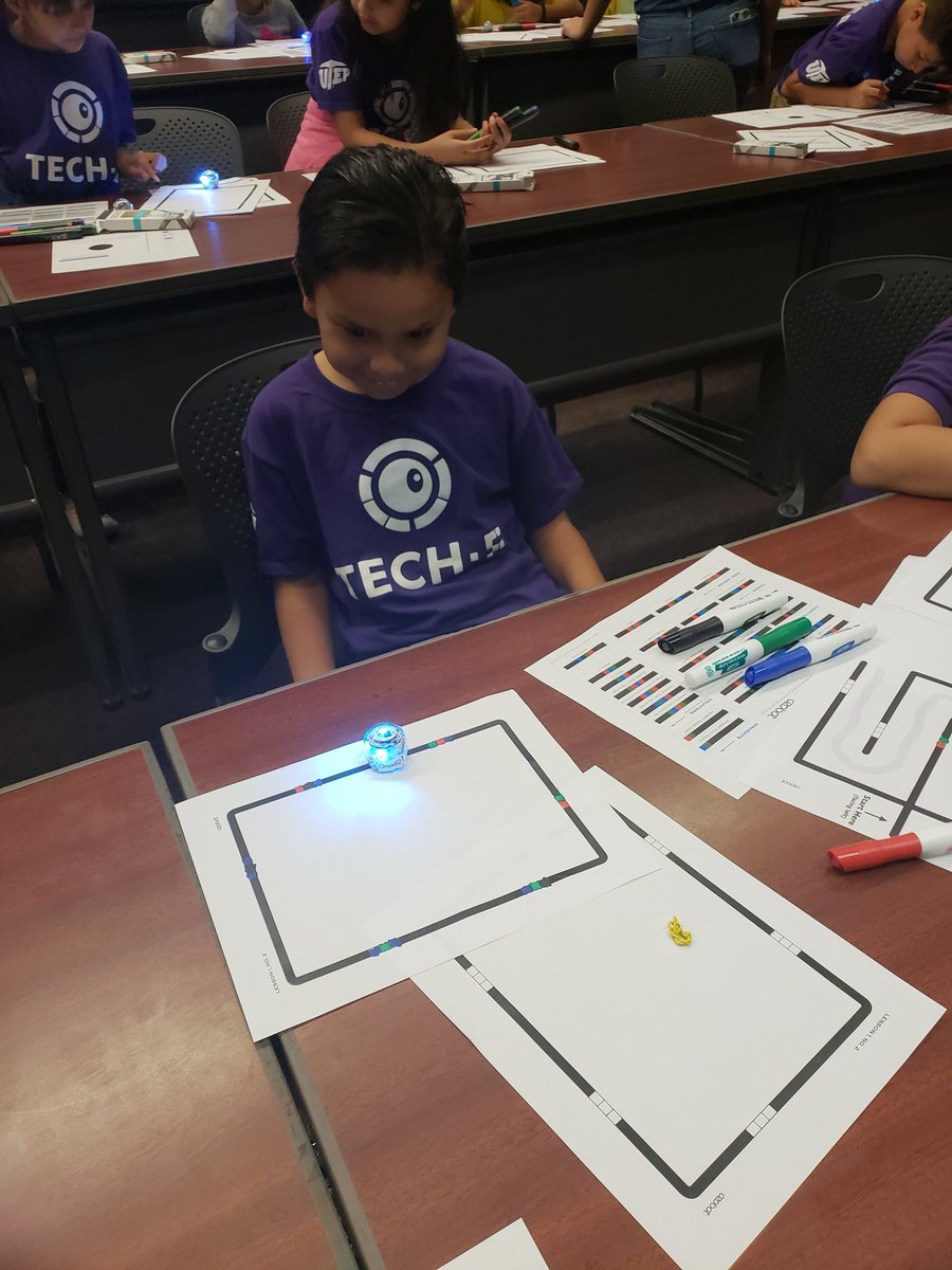 Esaldana_VDSES's tweet photo. It's a great day at Tech-E for our WIN heroes! #TeamSISD #TechE18 https://t.co/WPWtbCCInE