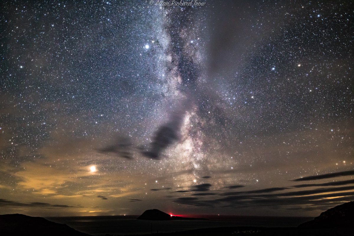 Awesome skies on #LlynPeninsula @JohnBarentine sqm of 21.5 average! with occasional 22!!!! cloud illuminated from LP in Ireland. #Walesrocks! #Walesfirstdarkskynation @ruthwignall  @DerekTheWeather @radiojagger @visitwales @WelshGovernment @IDADarkSky #BardseyIsland @jessops