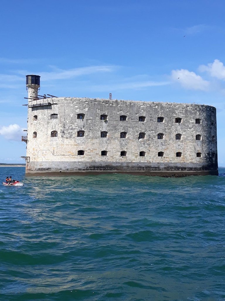 Sérieusement, même en vacances, je ne peux m'empêcher de faire le rapprochement entre Passe-Partout et l'arrêt CE Commune de Morsang-sur-Orge ! #TeamJuriste cc <a href="/Conseil_Etat/">Conseil d'État</a>