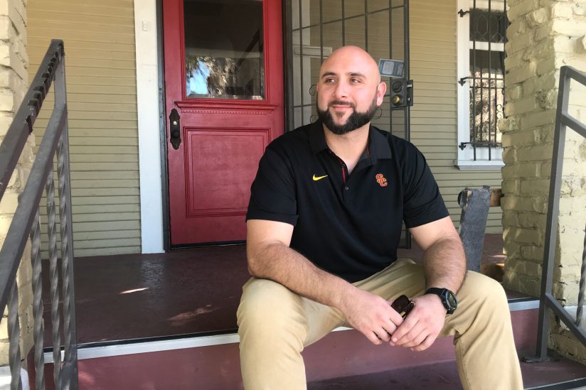 USC's tweet image. Student #veterans move in to dedicated housing units at USC ow.ly/jCue30lrVeQ #WelcomeToUSC #OfficialTrojan