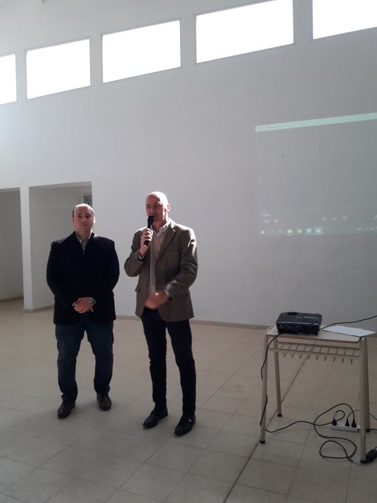 MarceDellaporta's tweet photo. #Ahora en la Escuela "Colombo-Müller" junto a @chechobasile dialogando con los chicos sobre #Grooming https://t.co/PcXBhWgFuZ