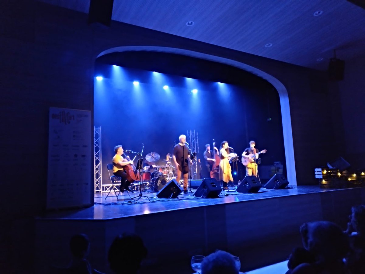 VentEndins's tweet photo. 🚨CONCERT DELS #VentEndins a VECIANA! 🚨
🎉 19/08/2018
💚 19:00 
.
#Veciana #FestaMajor @jordi_servitje  @de_veciana @Marceli1972 #concert #músicaencatalà #poprural #folk #fotli @nespru #music #ventendinsband #band @quefanavui @AgendaConcertsC @MusicaenDirecte @ConcertsxCat https://t.co/1wTTJuN8bM