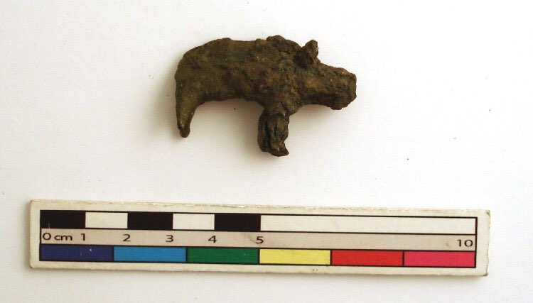 julia_farley's tweet photo. @catrionacurator @JoMortimer2903 @mgknight24 @britishmuseum Thanks! Your boar also reminds me a bit of this (sadly corroded) little chap: https://t.co/lJPSHuyEc2 https://t.co/5NSGfbFoOI