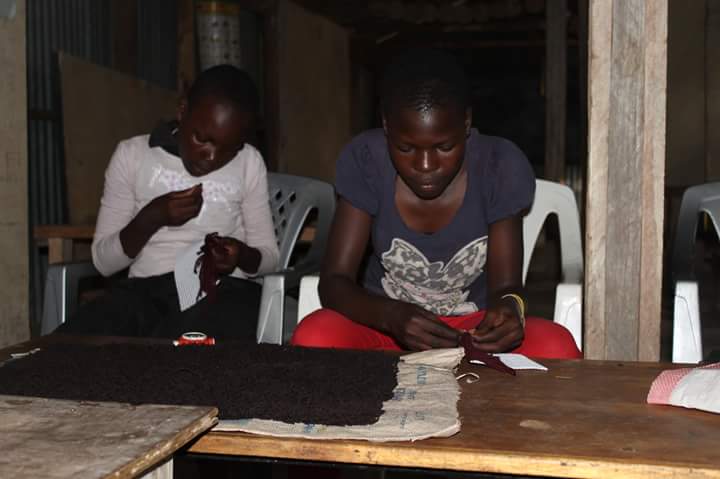 helladhis16's tweet photo. Migosi Family Hope Society
#GIRLPOWERCLUB
TRAINING OUR GIRLS ON HOW TO MAKE SHAGGY MATS AND CARPETS.#SAFESPACEFORGIRLS
#WESHALLNOTRELENT
#BEAKOMIGOSIFAMILYHOPESOCIETY @JaramogiOchoro @DaviceW @leonard_otieno @AnyangNyongo @ZawadiNyongo @ThinkCREA https://t.co/tEgFaHaMXF