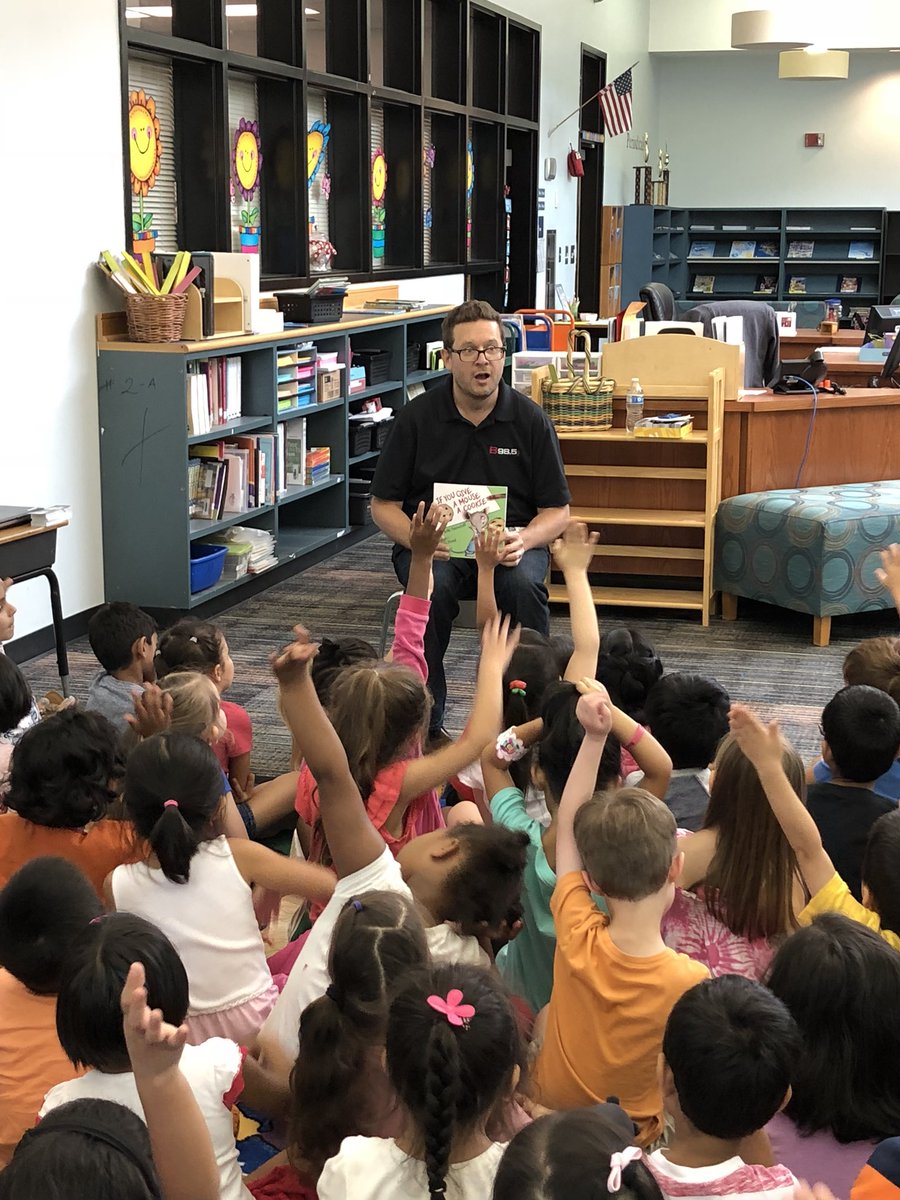 clemerond1's tweet photo. Thank you Tad from B98.5 for kicking off our school year by reading to our youngest readers @ShakeragElem @B985FM @FultonCoSchools https://t.co/pzmTek2ZDG