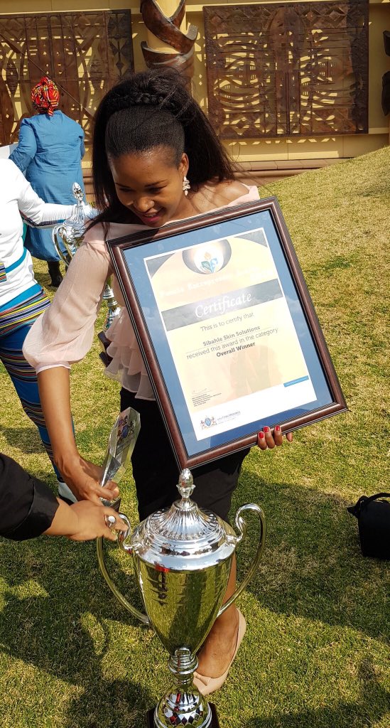 ChulayoM's tweet photo. @OfficialGDARD today held The Female Entrepreneur and Young Farmer Awards 2018/2019 ”#FEA2018 #YFA2018 #GautengAtWork

Congratulations to Portia Mngomezulu Founder Of @PortiaM_Skin for being awarded the overall winner 

Well done and keep doing great things

👏🏾🎊🎉💯🌿💕 https://t.co/PeEowcdWHW