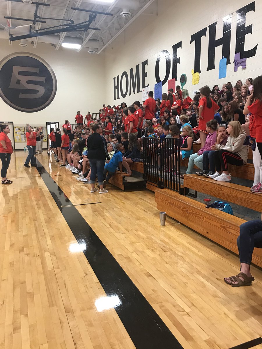 IvanESMS's tweet photo. WEB Kickoff because at ESMS everyone belongs! #esmsweb #ESMSBestYearEver f https://t.co/5jE9woz9c1