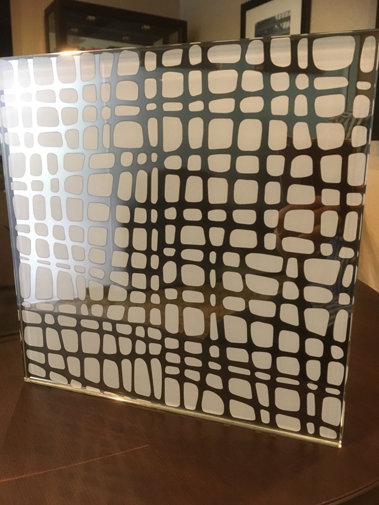 InKanGroup's tweet image. More platinum frit samples.  Printed on 10mm low iron and laminated on surface 2!