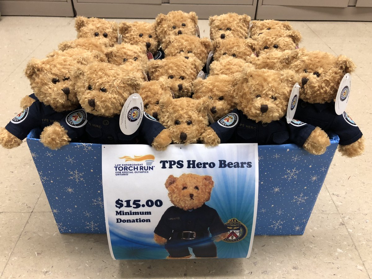 OfficerShari's tweet photo. Huge thanks to @mandmhitched and @TravelersCanada for supporting @SOOntario by purchasing 25 TPS Hero Bears! At their request the bears are being donated back to @TPS32Div to be distributed to individuals who are dealing with traumatic situations. #CommunitySupport #PayItFoward https://t.co/EH2aMRZfrP